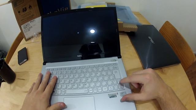 NEC Lavie Z Unboxing -- World's Lightest Ultrabook смотреть онлайн