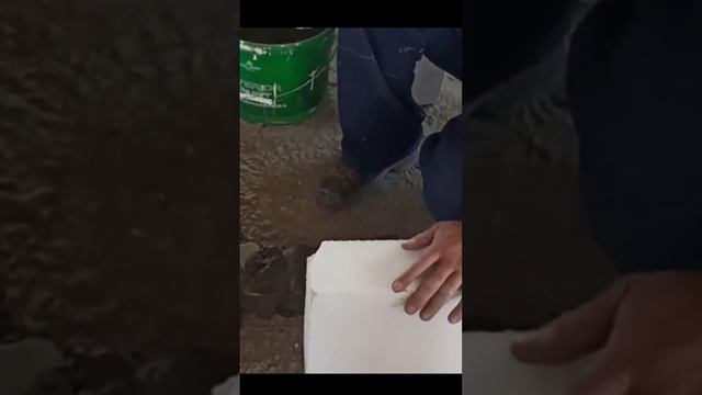 Выравниваем газоблоки. Смотри боковые. Настраиваем ровность. Ставим перегородку. смотреть онлайн