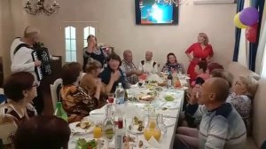 Пусть бегут неуклюже.