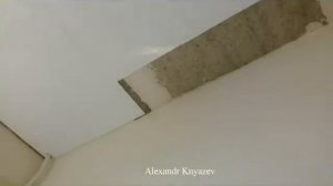 Как клеить потолочную плитку из пенопласта на неровный потолок?