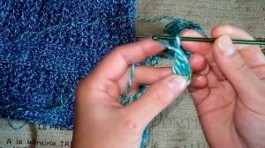 Теплый свитер крючком легко и просто.