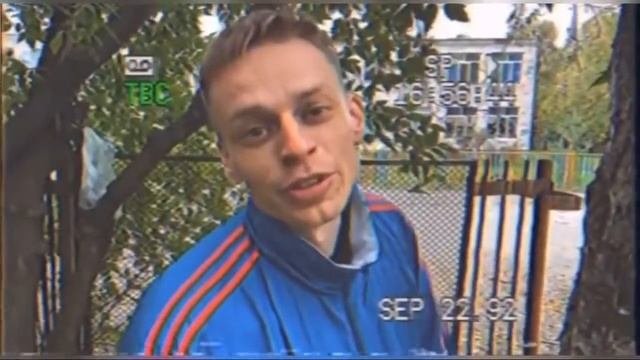 ОТМОРОЗОК ПРИСТАЛ В ПАРКЕ К ПРОХОЖЕМУ