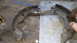 Ларгус задние тормоза, пришло время замены.avi