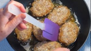 Два рецепта котлет с мясным фаршем с гречкой и  овсяными хлопьями на сковороде