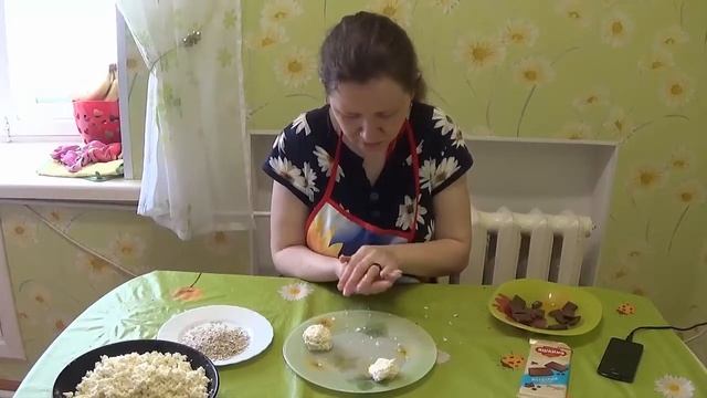 Сырники с шоколадной начинкой в панировке из овсяных хлопьев