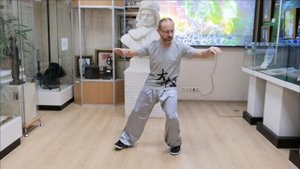 Тайцзицюань 10 форм, 8-я форма (Схватить птицу [воробья] за хвост)