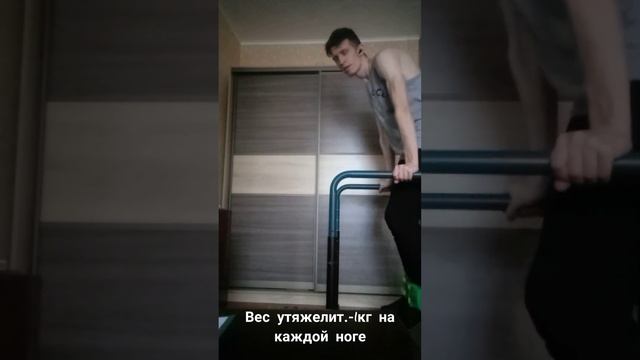 Качаю пресс на брусьях(с утяжелителями) #shorts#workout