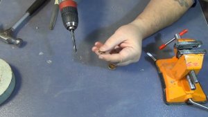 БЛЕСНА НА ХИЩНИКА ИЗ МОНЕТ рыбак - рыбаку