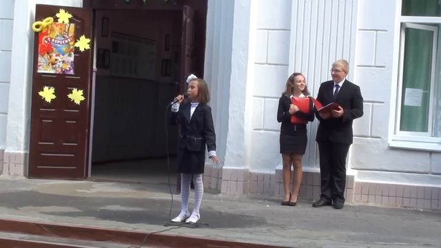 Первый раз в первый класс детвора шагает