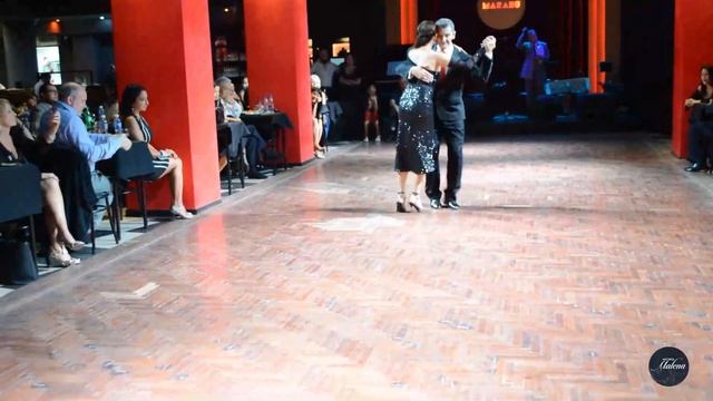 Juan Amaya & Valentina Garnier en Milonga Malena - Marabu !!4/4 смотреть онлайн