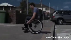 Преодоление препятствий на инвалидной коляске. Тифлоцентр "Вертикаль"