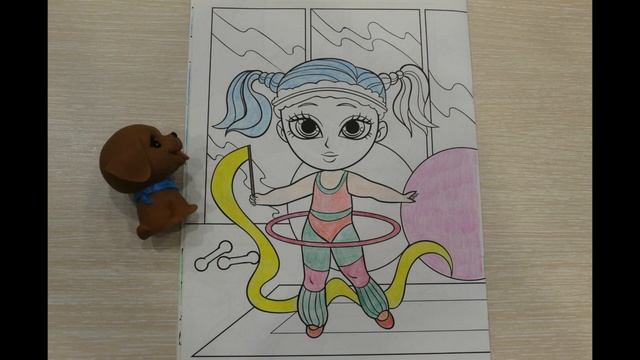 Красотка занимается гимнастикой с обручем, гантелями и шарами, куколка, раскраска для детей смотреть онлайн