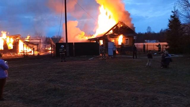 Пожар в поселке Красная Поляна Арзамасского района 26.04.2022 смотреть онлайн