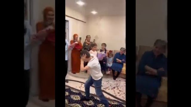 Жорик танцует 2023 года). смотреть онлайн