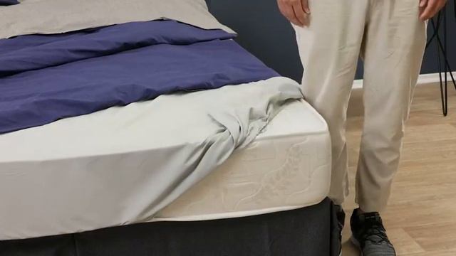 Amazon Basics Einzelnes Mikrofaser-Spannbettlaken - Dunkelgrau, Super Kingsize-Bettgröße