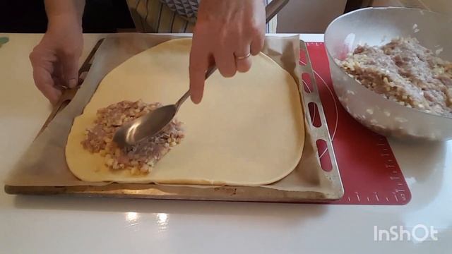 Очень вкусный рассыпчатый пирог,с фарша и картошкой.