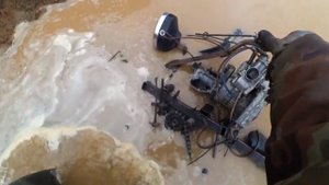 Полноприводный мото с двигателем от бензопилы и как не  надо застревать.