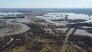 Кадры из с. Нежинки 11.04.24, Оренбургский район! Река Урал очень сильно разлилась