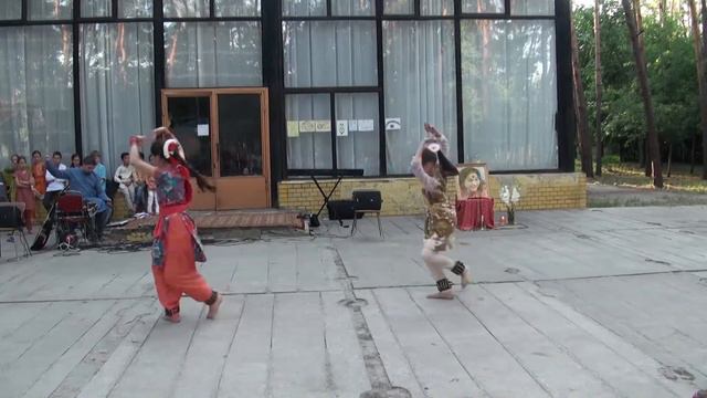 Танец в стиле "Кучипуди", исполняют Катя и София смотреть онлайн