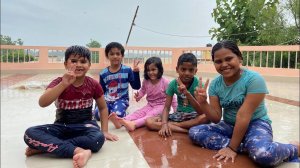 Начало сезона дождей, поход к офтальмологу. Все детки опять со мной. Чем я их так притягиваю?