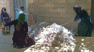 Cutting the fabric and sewing it and turning it into a bed mattress#nomadic #doora #روستای #vesht