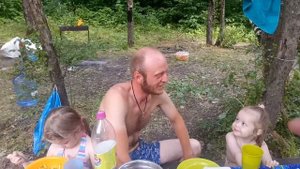 Андреевка. Бывший пионерский лагерь времён СССР. Отдых семьёй на озере в лагере