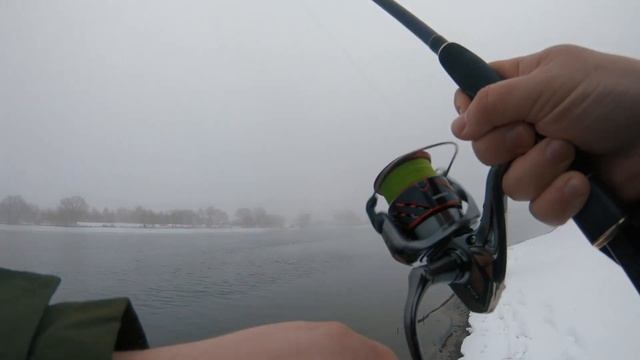 Щука на джиг. Рыбалка с лодки в феврале. Попались большие лещи. Зимний спиннинг на Москва-Реке смотреть онлайн