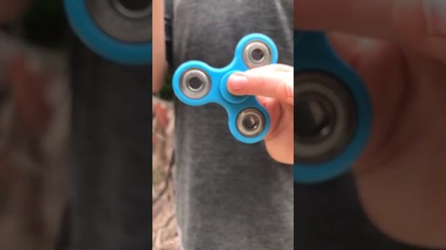 Pro Fidget Spinner Trick (WARNING DO NOT ATTEMPT)