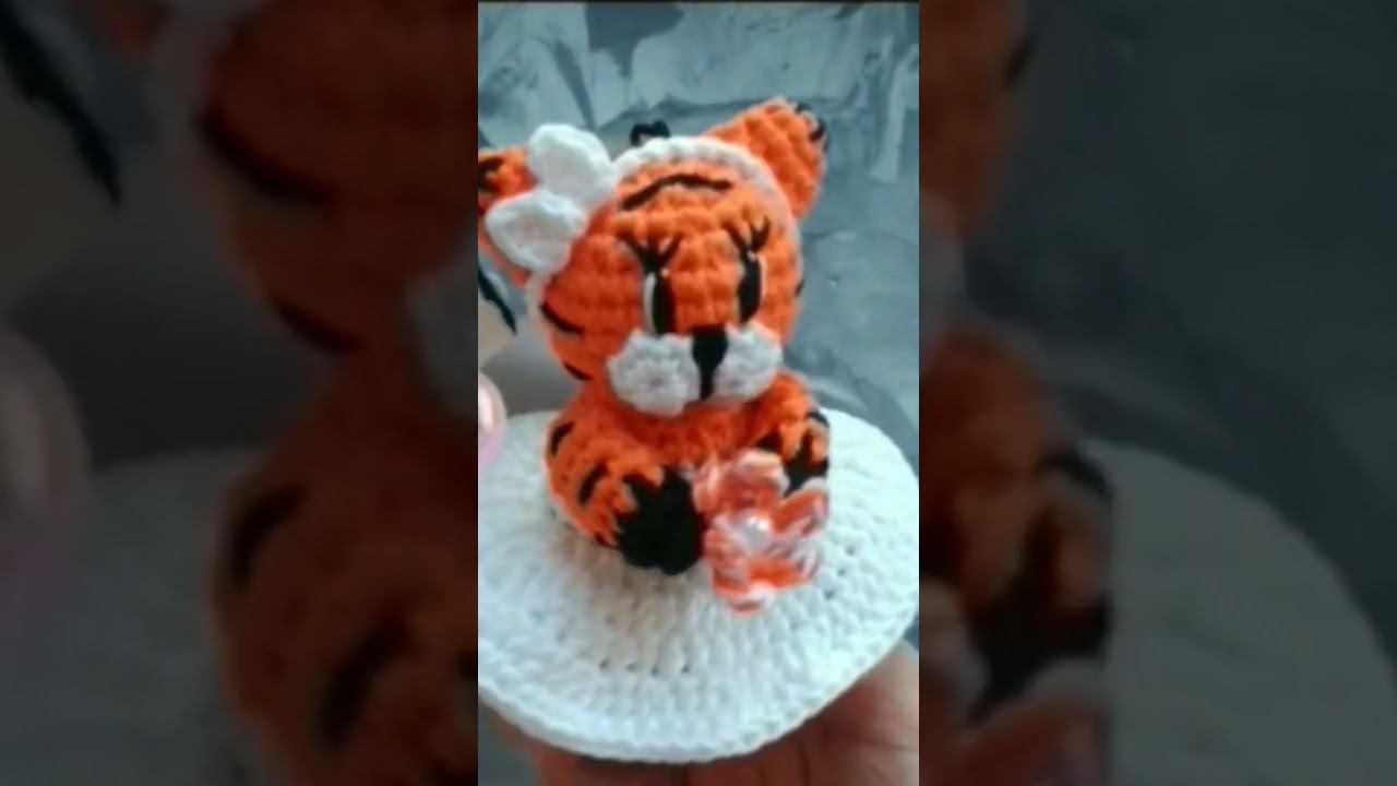 Вязанная крючком милая Тигруля с юбочкой и цветочком #вязаниекрючком #игрушкакрючком #амигуруми