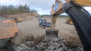 I’ve never done this before!!? Cat 390 F loading tiny dump trucks, among my regular trucks!?