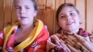 Плаваем в бассейне с сестрой!!! Первый раз!?