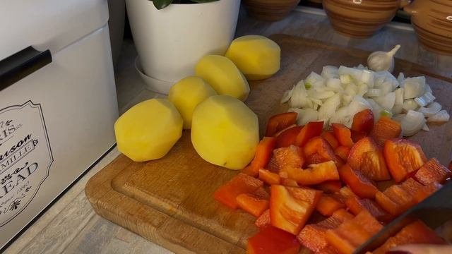 Говядина в бульоне в горшочках. Шурпа в горшочках