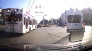 Неадекватный троллейбус в Чебоксарах......