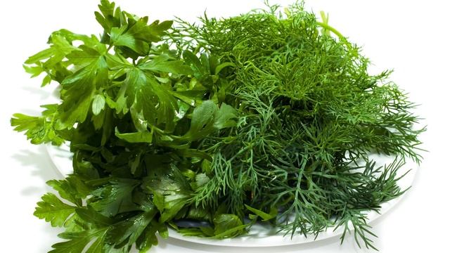 Беру молодой укроп наливаю туда… помогает при остеохондрозе, простатите, климаксе, гипертонии и... смотреть онлайн