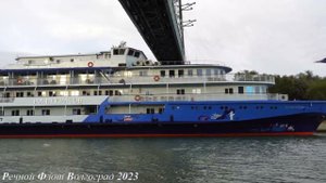 пассажирский теплоход Н А  Некрасов выходит из второго шлюза Волго Донского судоходного канала  09 0