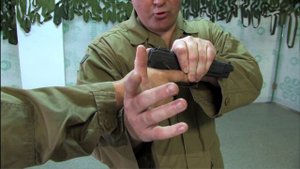 ШКОЛА ОБЕЗОРУЖИВАНИЯ (Обезоруживание при угрозе пистолетом урок-5)