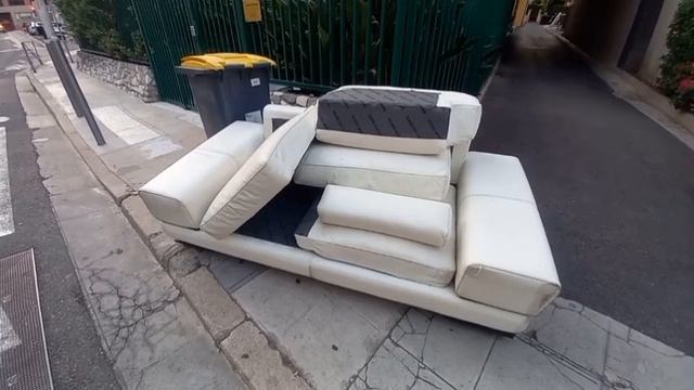 26.06.2023 Nice. Кожаный диван на улице смотреть онлайн