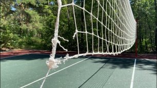 Хулиганы повредили волейбольную сетку, недавно натянутую в лесу на АБ (Бийское телевидение)