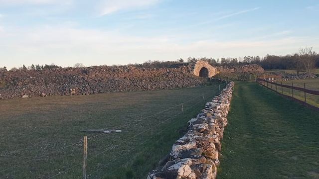 Крупнейшее средневековое городище Скандинавии - Gråborg, остров Эланд (Öland), Швеция. смотреть онлайн