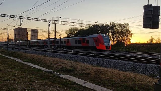 ЭД4М 0477, ЭД4М 0460 и очень громкая ЭС2Г 105 на перегоне Аминьевская - Очаково смотреть онлайн