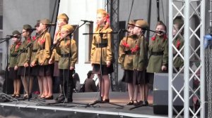 Едут-едут по Берлину наши казаки...