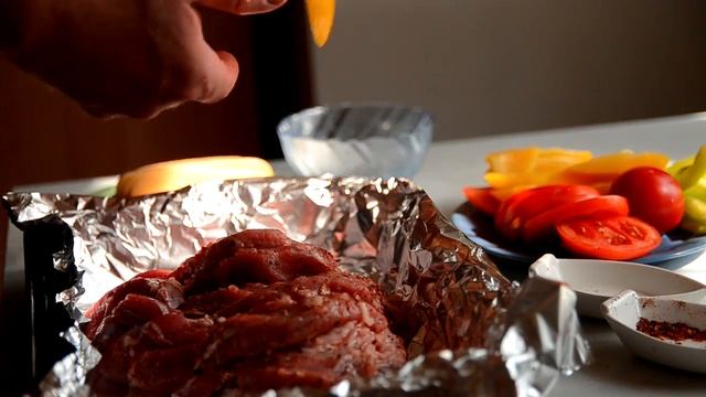 Свининка с овощами в духовке смотреть онлайн