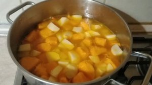 Рецепт супа пюре из тыквы со сливками. Суп получается очень вкусным и нежным.