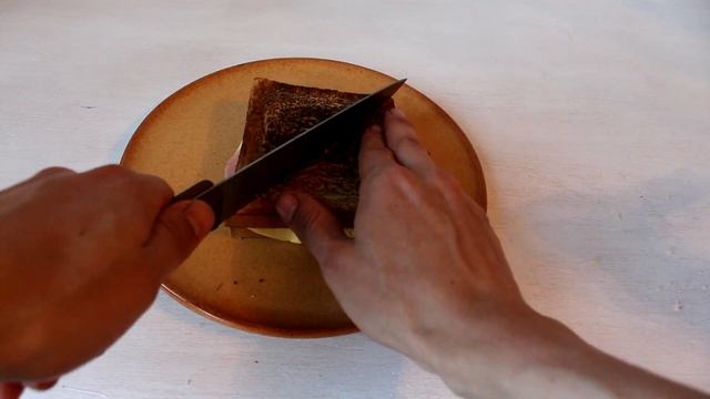 Горячий бутерброд за 5 секунд / Готовим быстрый сэндвич на живом огне смотреть онлайн