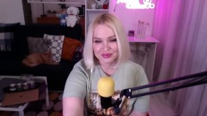 08.05.2022 | Маруся на стриме | Читаем фанфики о Вигуках