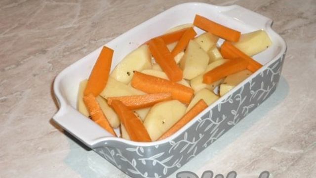 Кролик с картошкой и сметаной в духовке