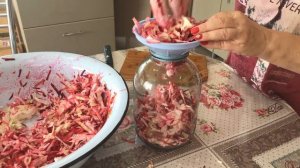 Маринованная капуста со свеклой и морковью Она не только быстро готовиться Но и съедается быстро