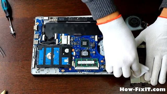 How to disassemble and clean laptop Samsung 300U смотреть онлайн