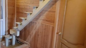 Лестница на мансардный этаж с поворотными ступенями