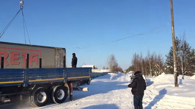 Разгрузка первой фуры для базы отдыха. СОТ Сосновый Бор. Сургут смотреть онлайн